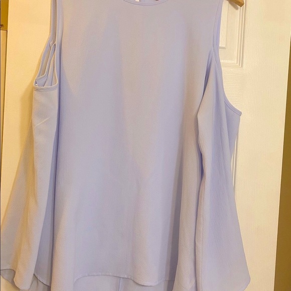 Vince Camuto Light Blue Top - Picture 2 of 8